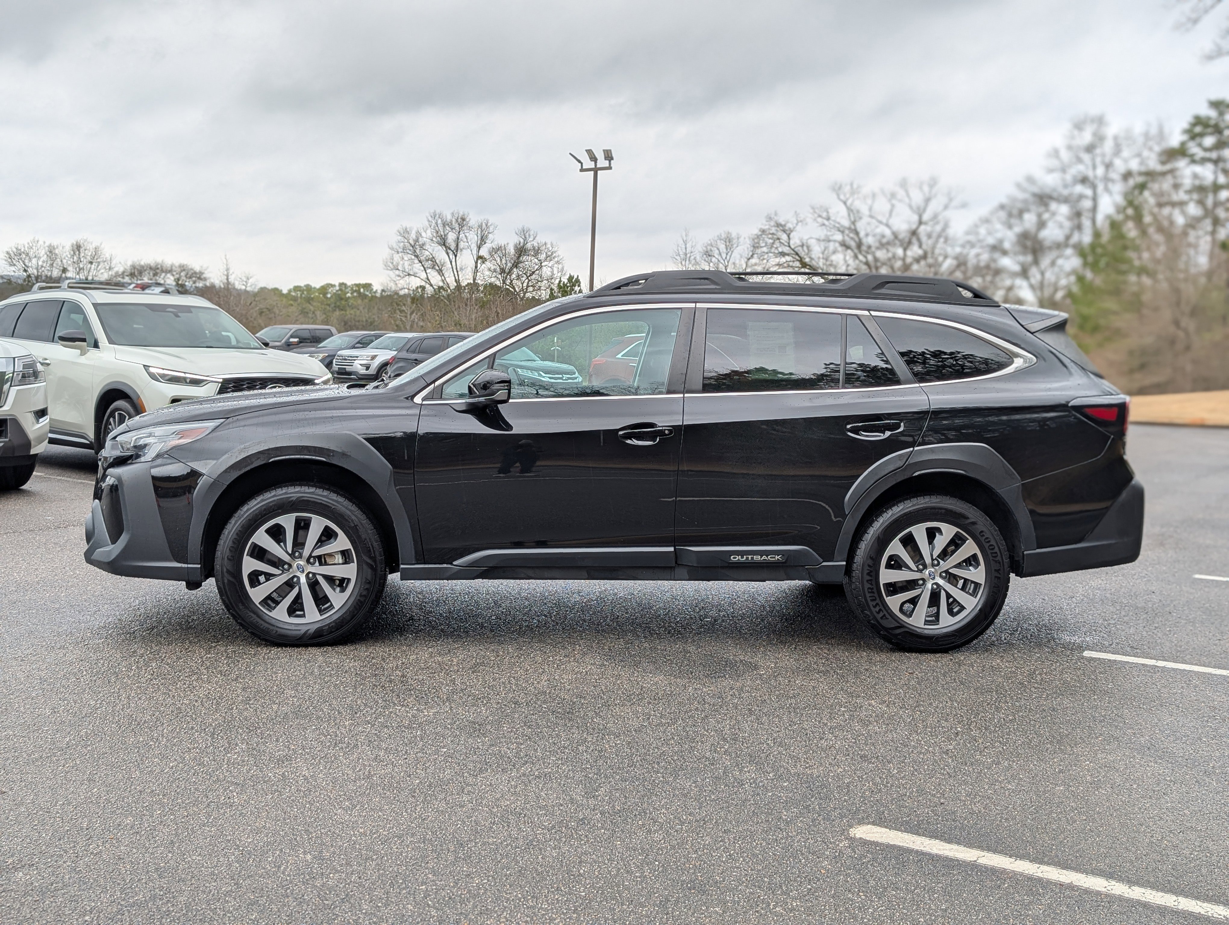 Used 2023 Subaru Outback Premium image 6