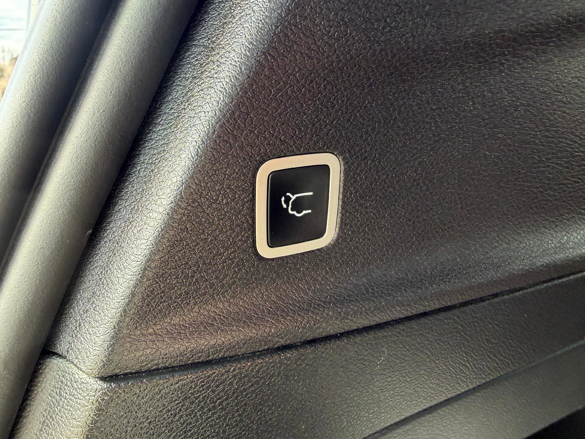 Used 2022 Chrysler Pacifica Touring-L w/ S Appearance Package image 14