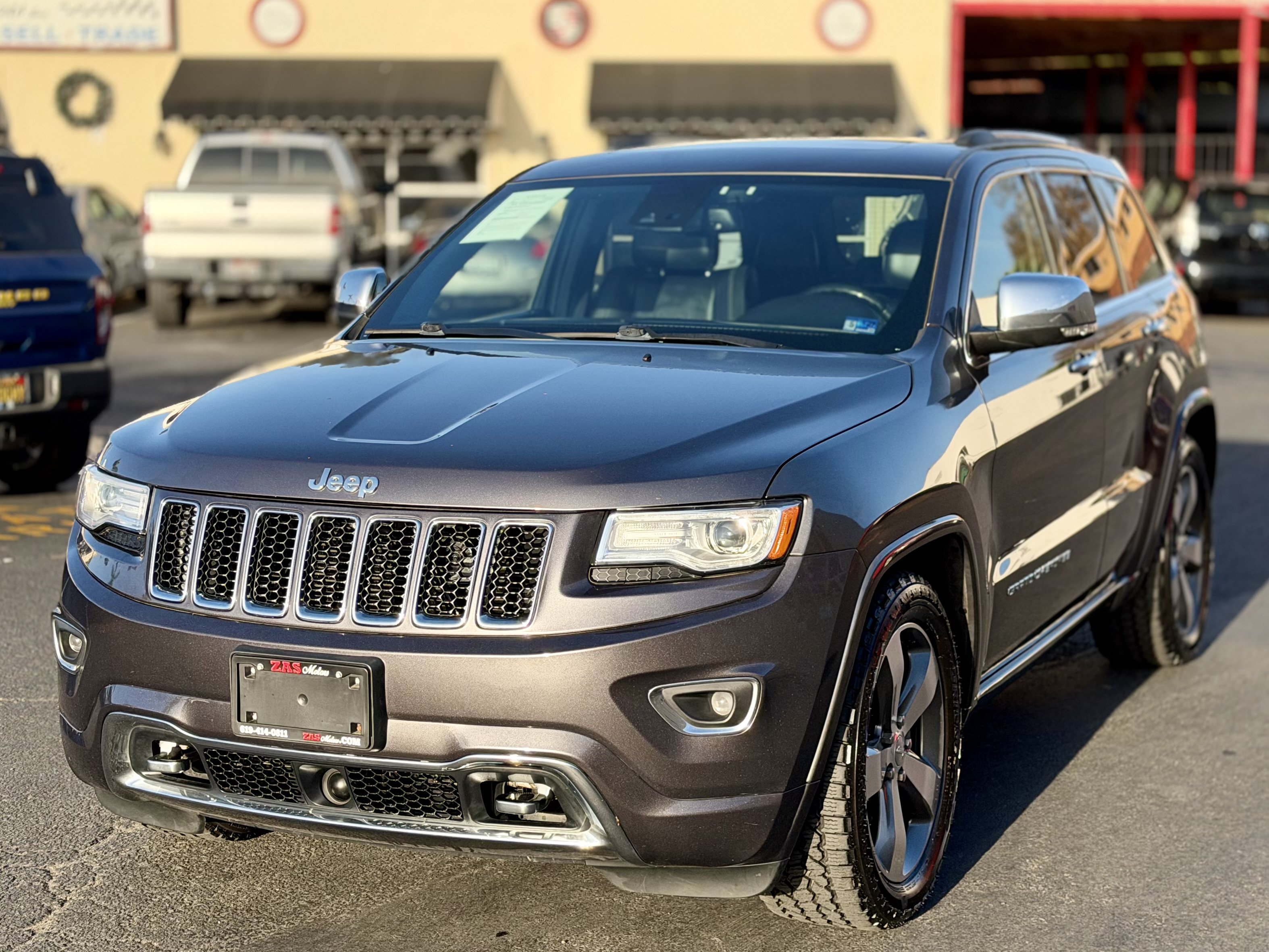 Used 2015 Jeep Grand Cherokee Overland w/ Advanced Technology Group AWD/4WD image 6