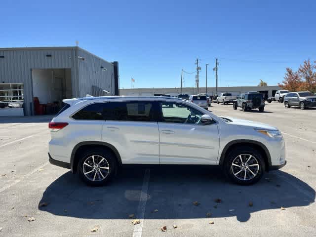 Used 2019 Toyota Highlander XLE w/ Protection Package #3 AWD/4WD image 9
