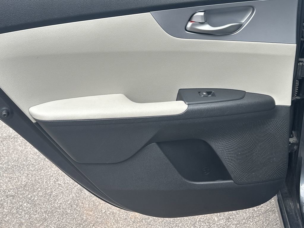 Used 2023 Kia Forte LXS w/ LXS Technology Package image 22