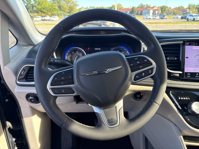 Used 2023 Chrysler Pacifica Limited w/ Uconnect Theater Family Group AWD/4WD image 29