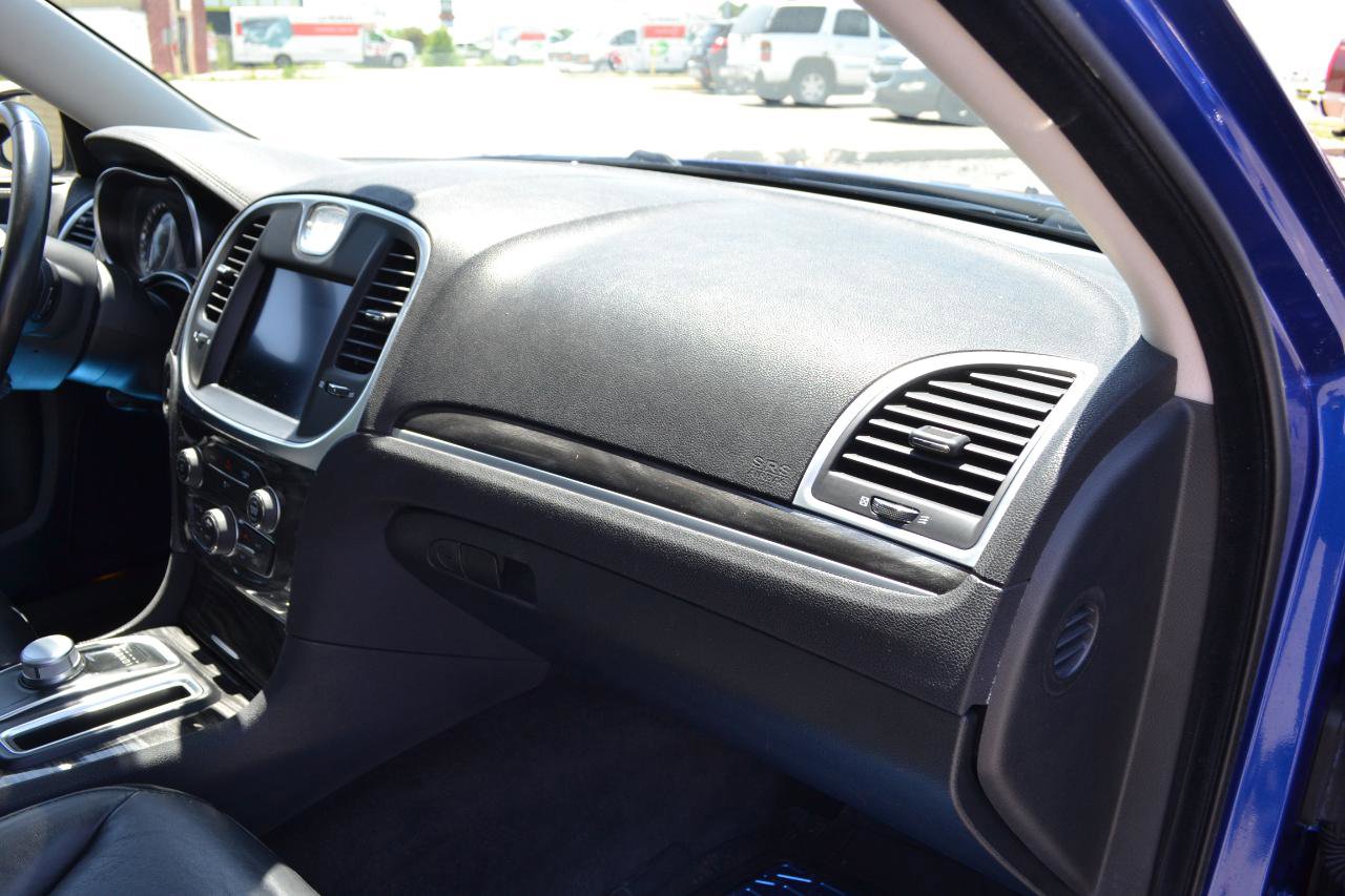 Used 2018 Chrysler 300 Touring L AWD/4WD image 35