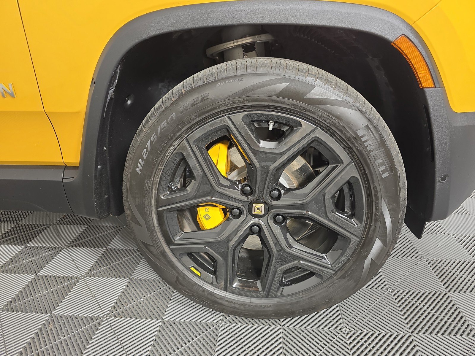 Used 2023 Rivian R1S Adventure image 11