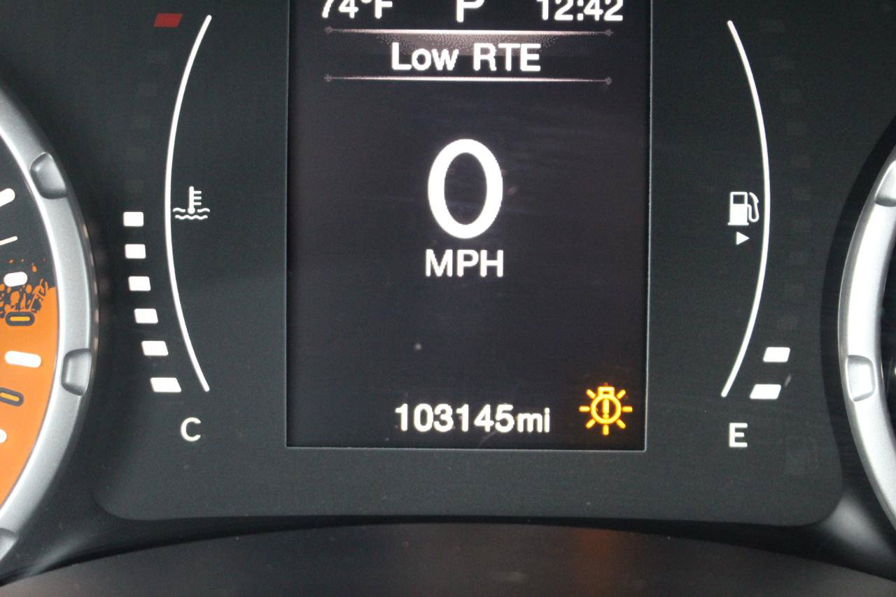 Used 2016 Jeep Renegade Latitude w/ Cold Weather Group FWD image 20