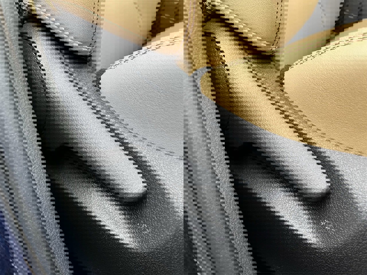 Used 2023 Toyota RAV4 XLE Premium image 27