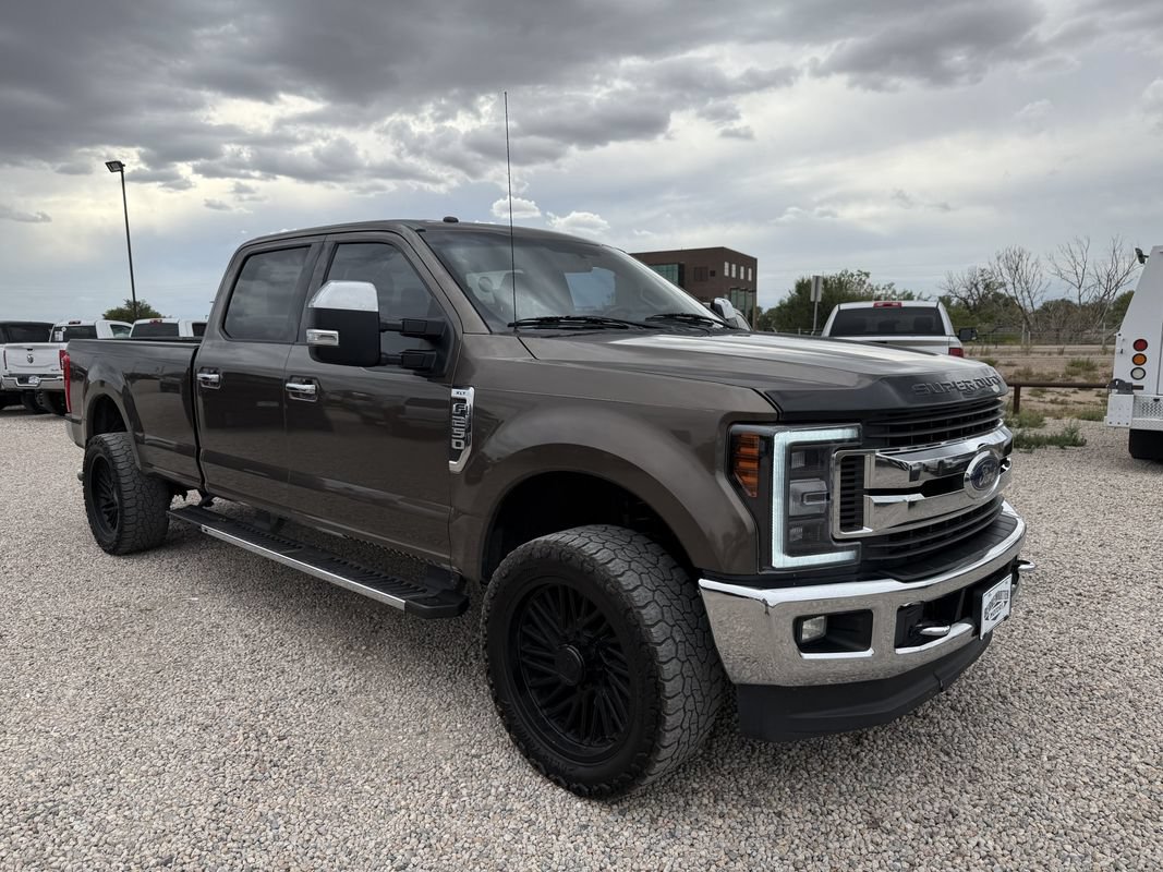 Used 2017 Ford F250 XLT w/ XLT Premium Package AWD/4WD image 2