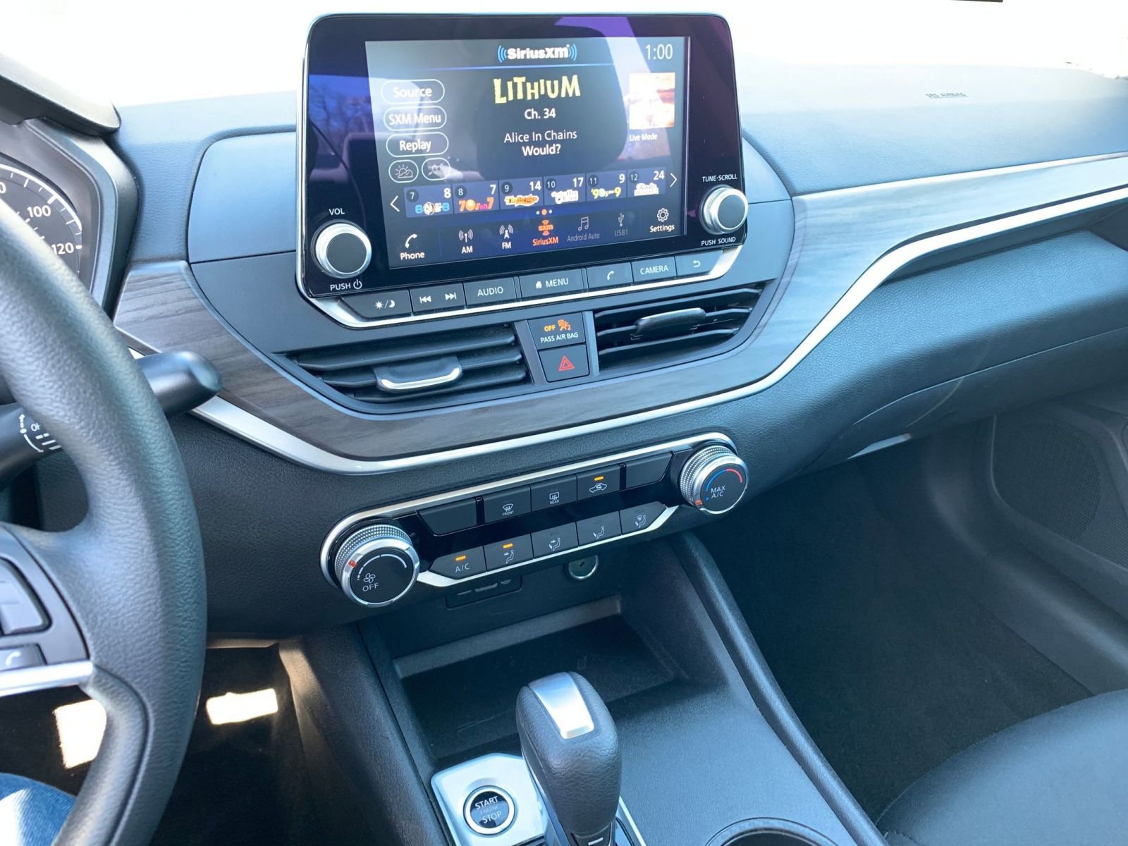 Used 2025 Nissan Altima 2.5 SV image 17