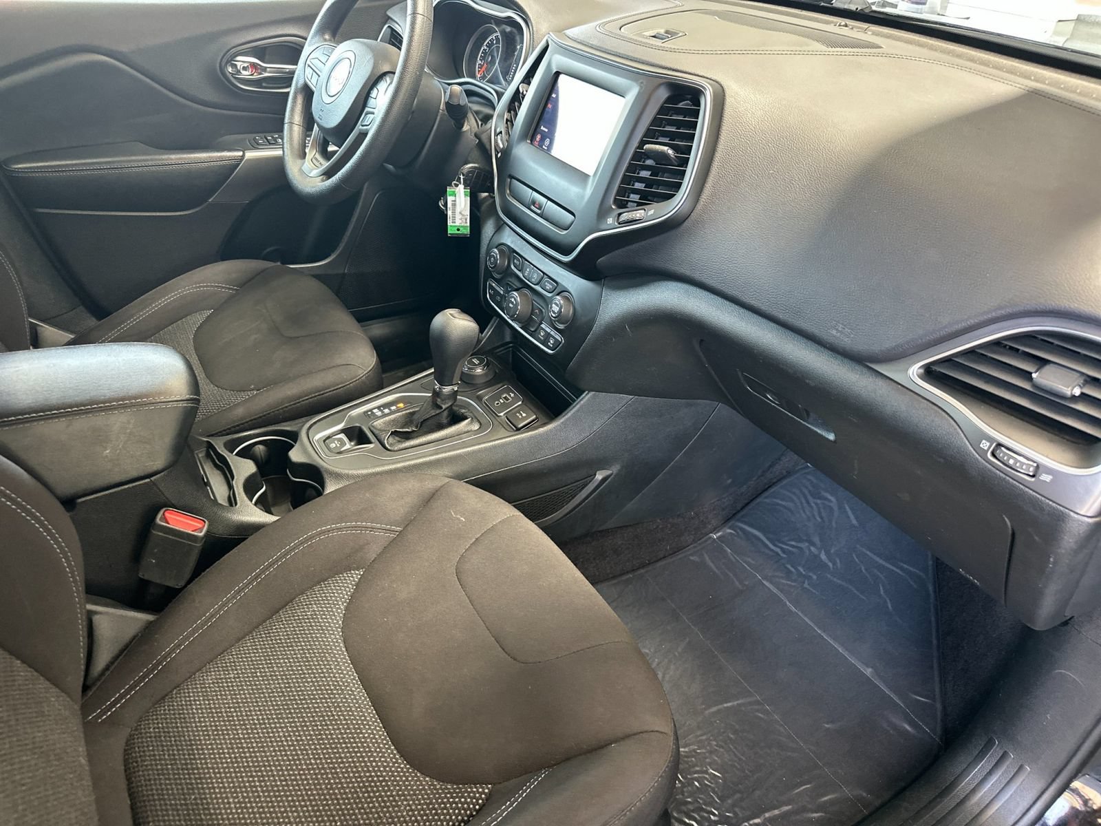 Used 2019 Jeep Cherokee Latitude w/ Popular Appearance Group AWD/4WD image 13