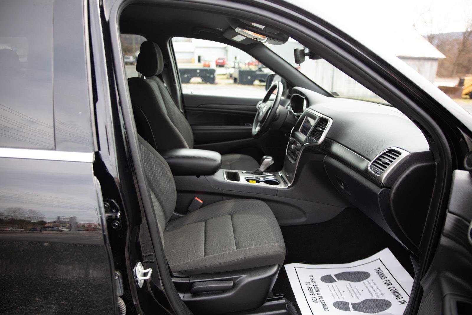 Used 2021 Jeep Grand Cherokee Laredo image 23