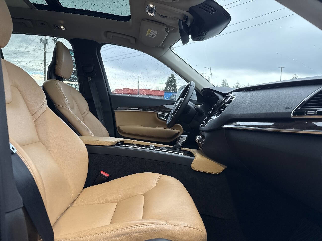 Used 2016 Volvo XC90 T6 Momentum w/ Momentum Plus Package AWD/4WD image 16