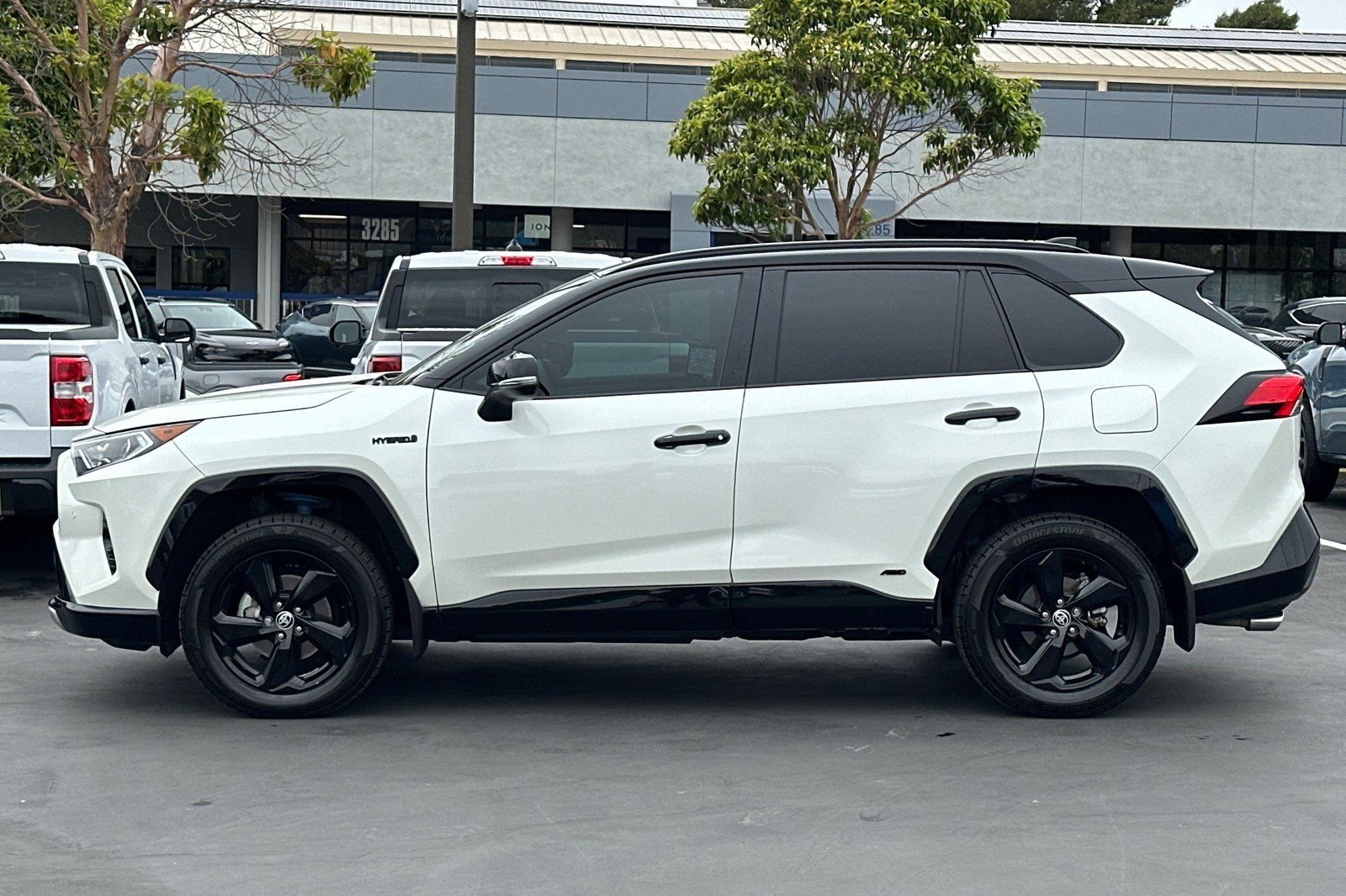 Used 2021 Toyota RAV4 XSE AWD/4WD image 9