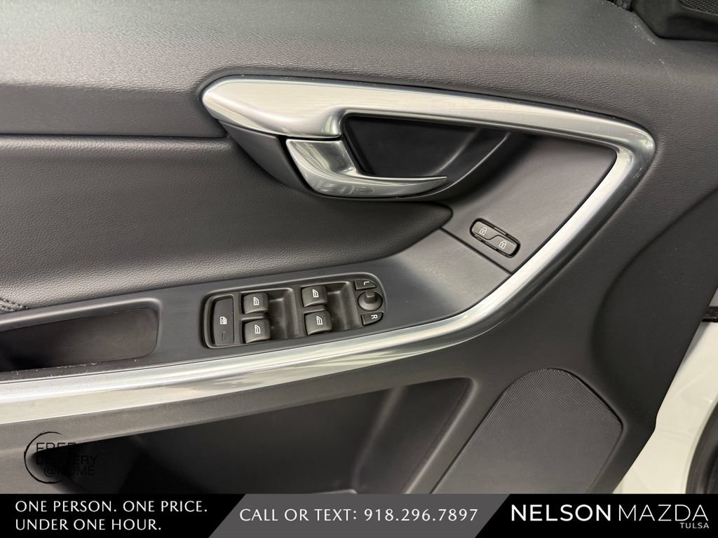 Used 2016 Volvo XC60 T5 w/ Proximity Package FWD image 20