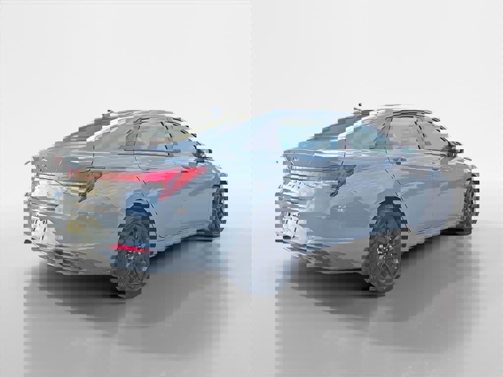 Used 2021 Hyundai Elantra SEL w/ Convenience Package image 3