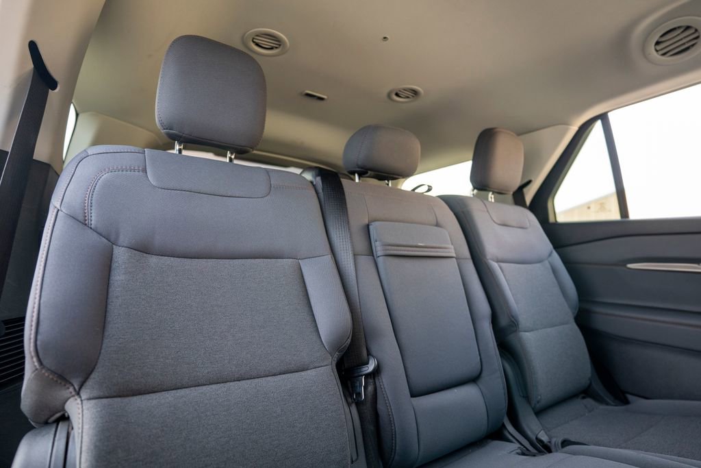 Used 2025 Ford Explorer Active image 33