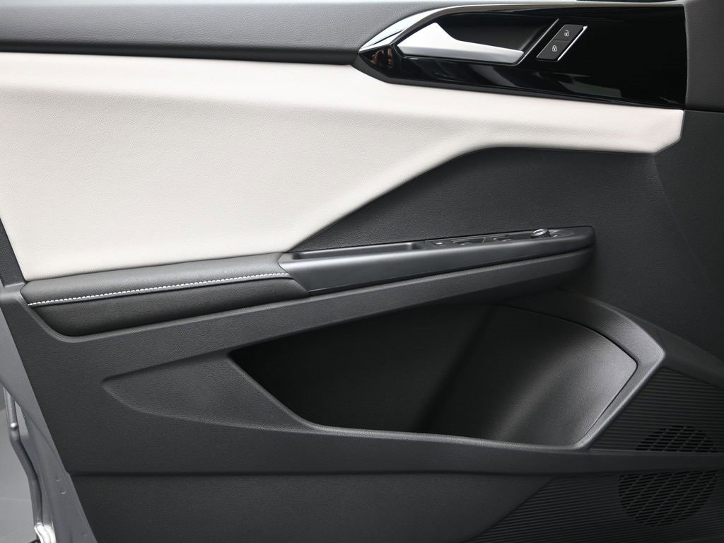 New 2025 Volkswagen Taos S image 22