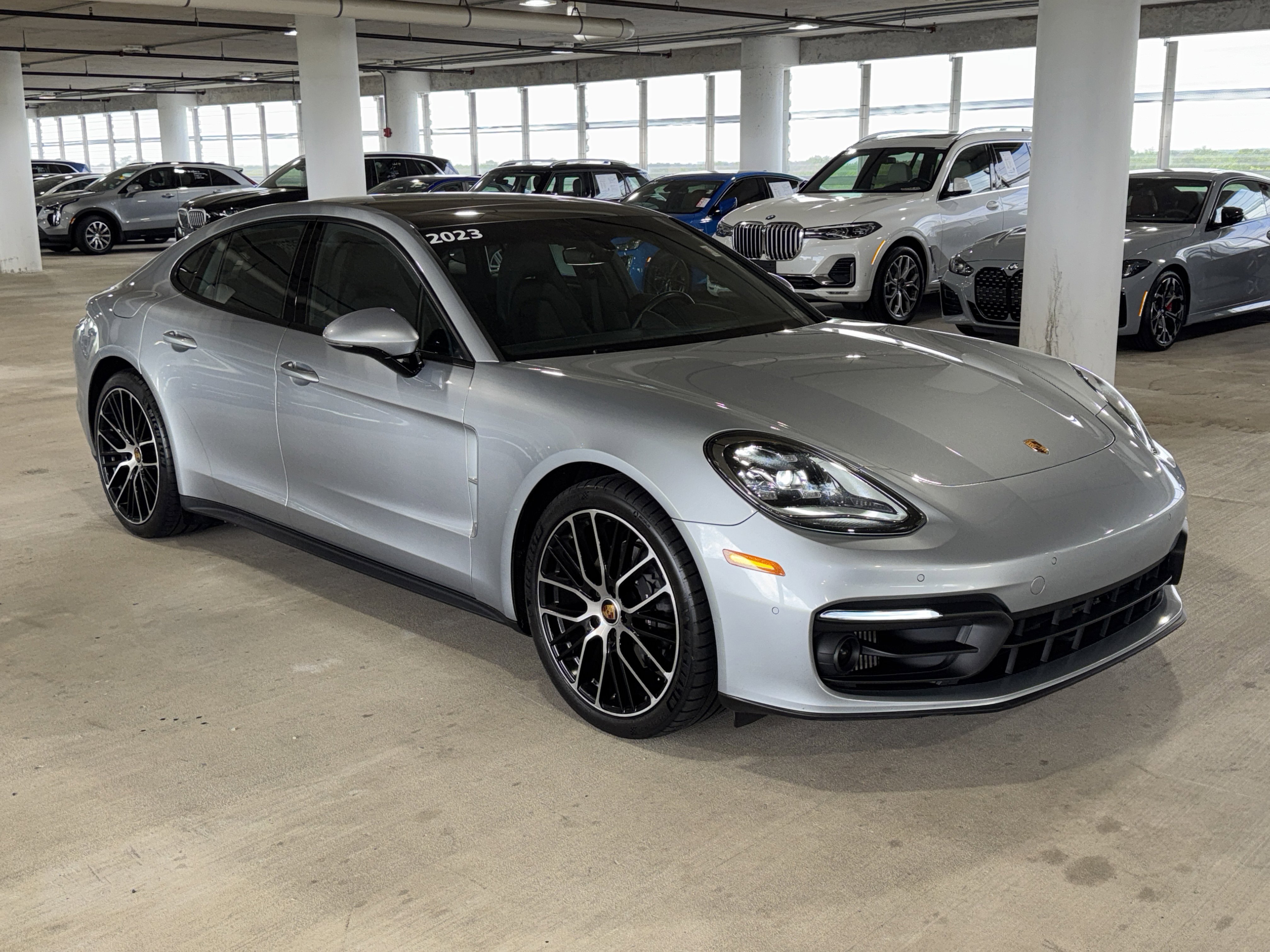Used 2023 Porsche Panamera image 1