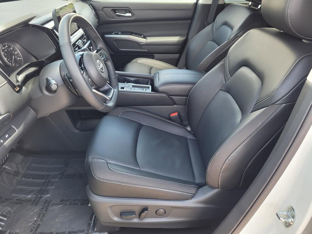 Used 2023 Nissan Pathfinder SL w/ Lighting Package (N92) FWD image 10