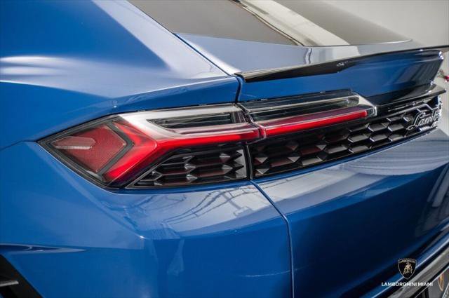 Used 2025 Lamborghini Urus SE AWD/4WD image 24
