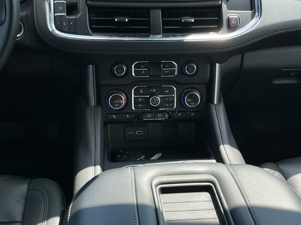 Used 2024 Chevrolet Tahoe Z71 w/ Luxury Package AWD/4WD image 13