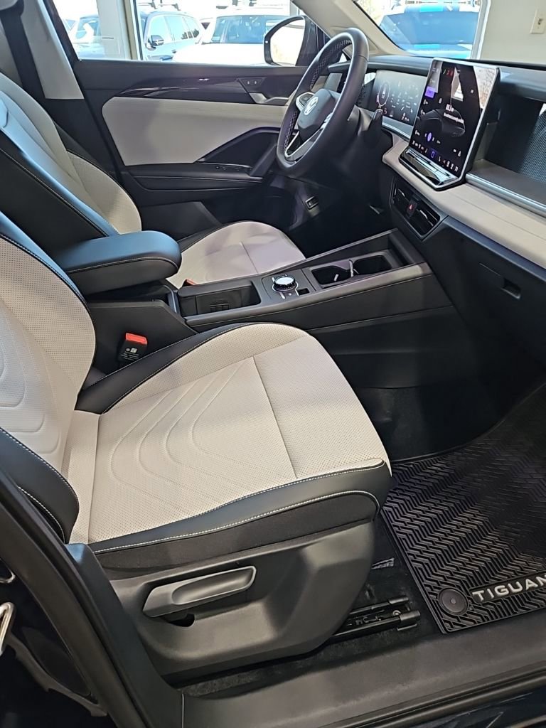 New 2026 Volkswagen Tiguan SE image 13