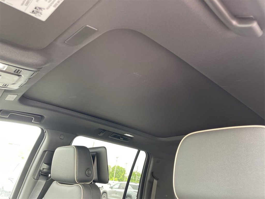 New 2025 Chevrolet Suburban Premier image 22