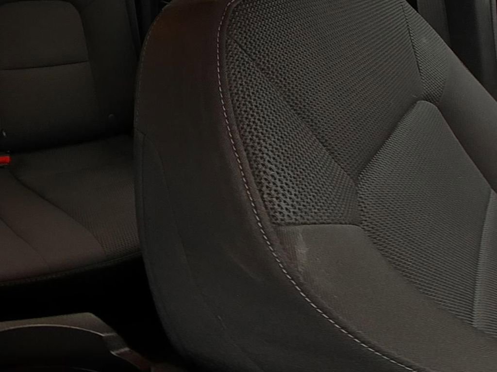 Used 2025 Chevrolet Colorado LT RWD image 14