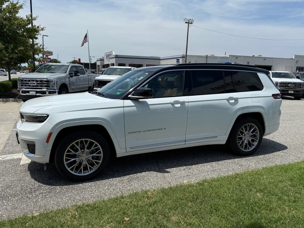 Used 2024 Jeep Grand Cherokee L Summit w/ Luxury Tech Group V AWD/4WD image 20