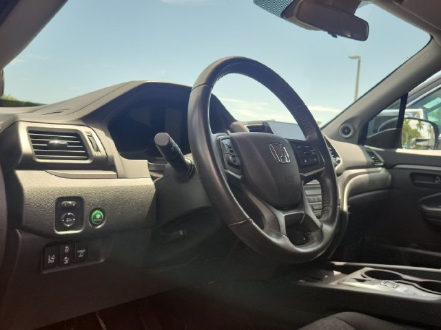 Used 2025 Honda Ridgeline Sport image 8