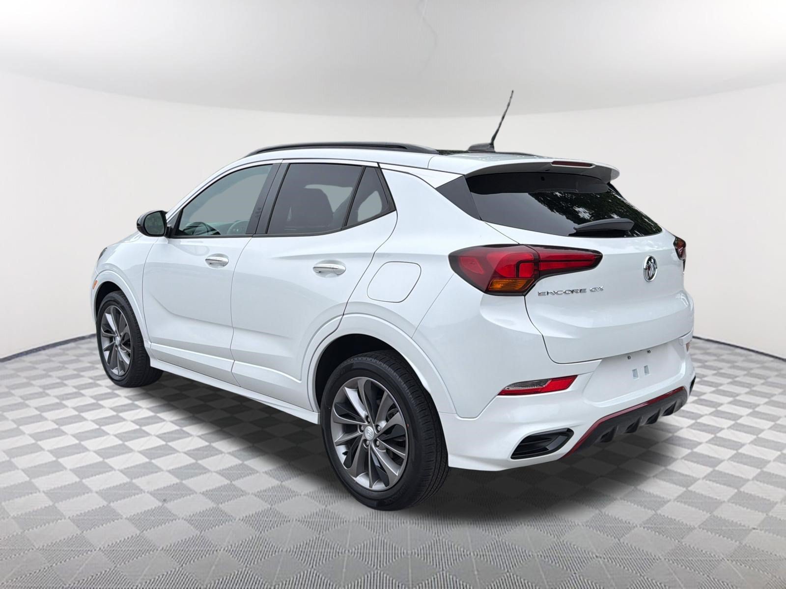 Used 2021 Buick Encore GX Select w/ Sport Touring Package FWD image 3