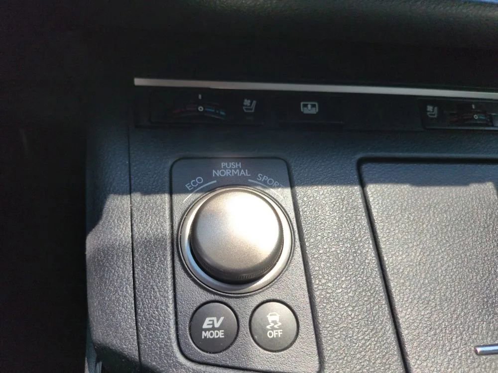 Used 2015 Lexus ES 300h image 41