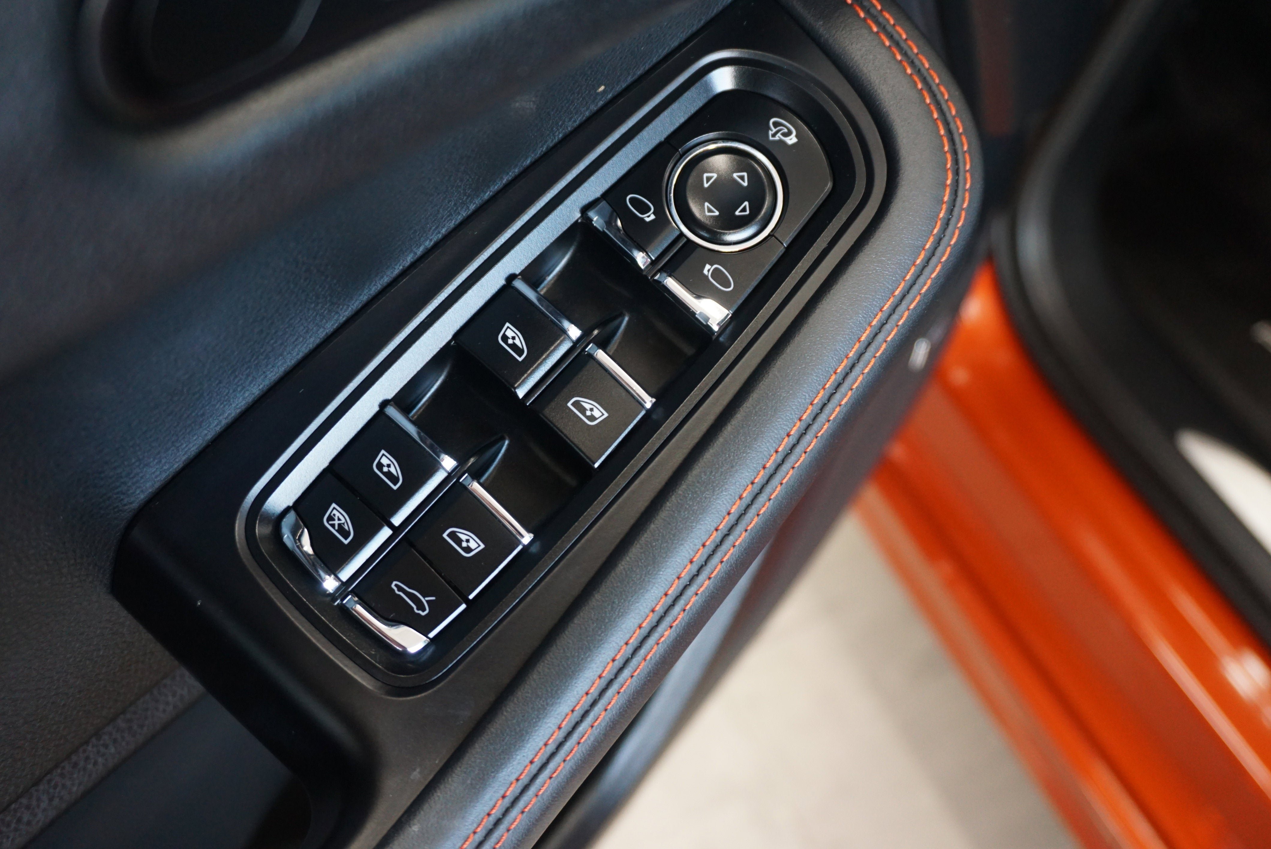 Used 2022 Porsche Macan S AWD/4WD image 11