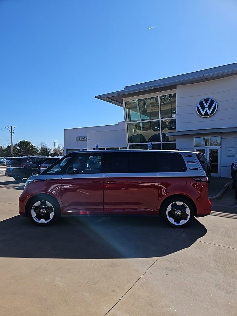 Used 2025 Volkswagen ID. Buzz Pro S Plus image 8