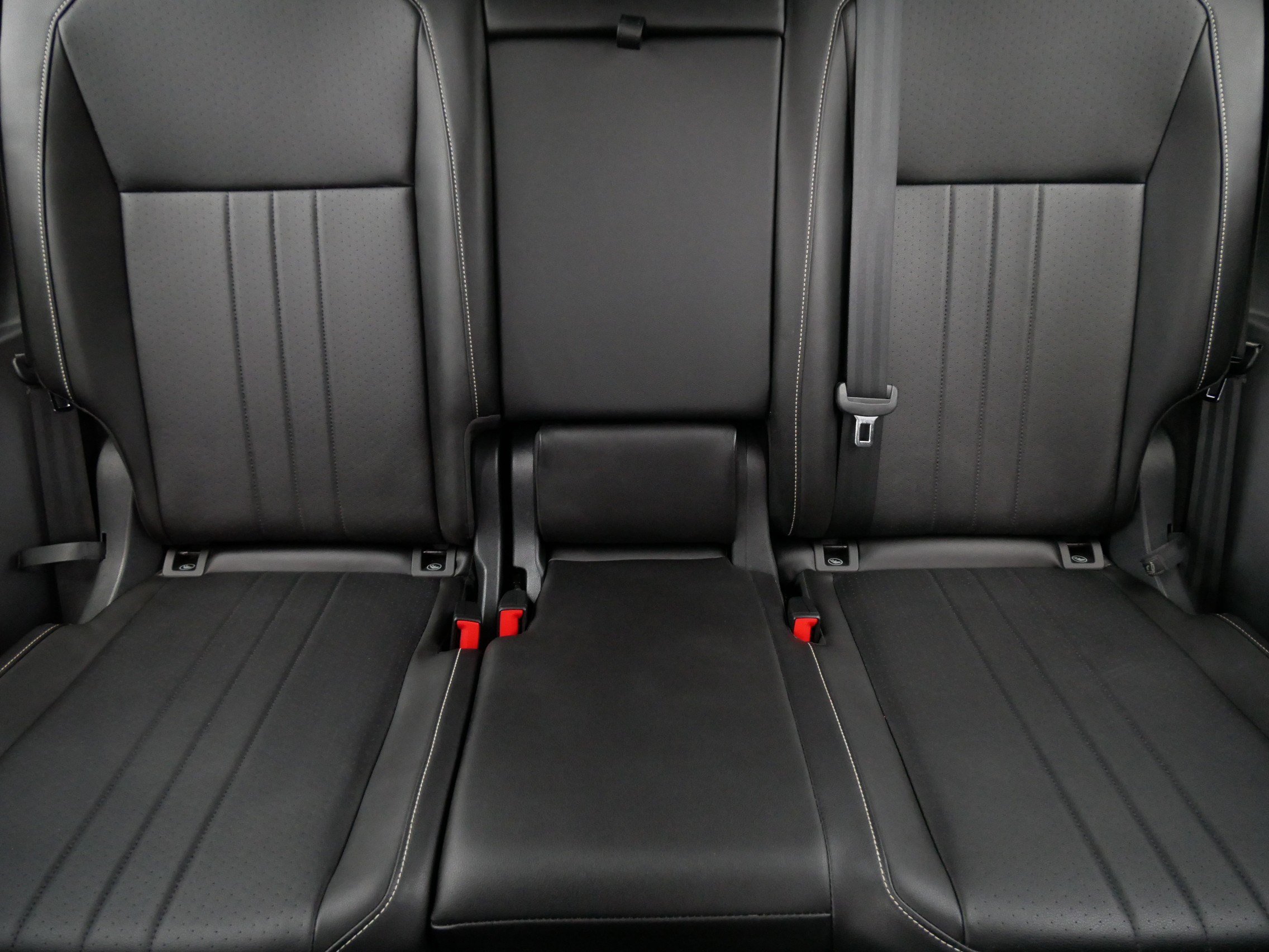 Certified 2023 Volkswagen Tiguan SE R-Line AWD/4WD image 13