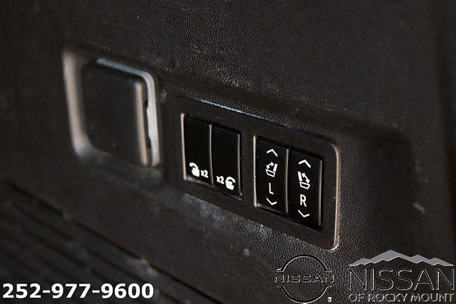 Used 2023 Chevrolet Suburban Premier RWD image 17