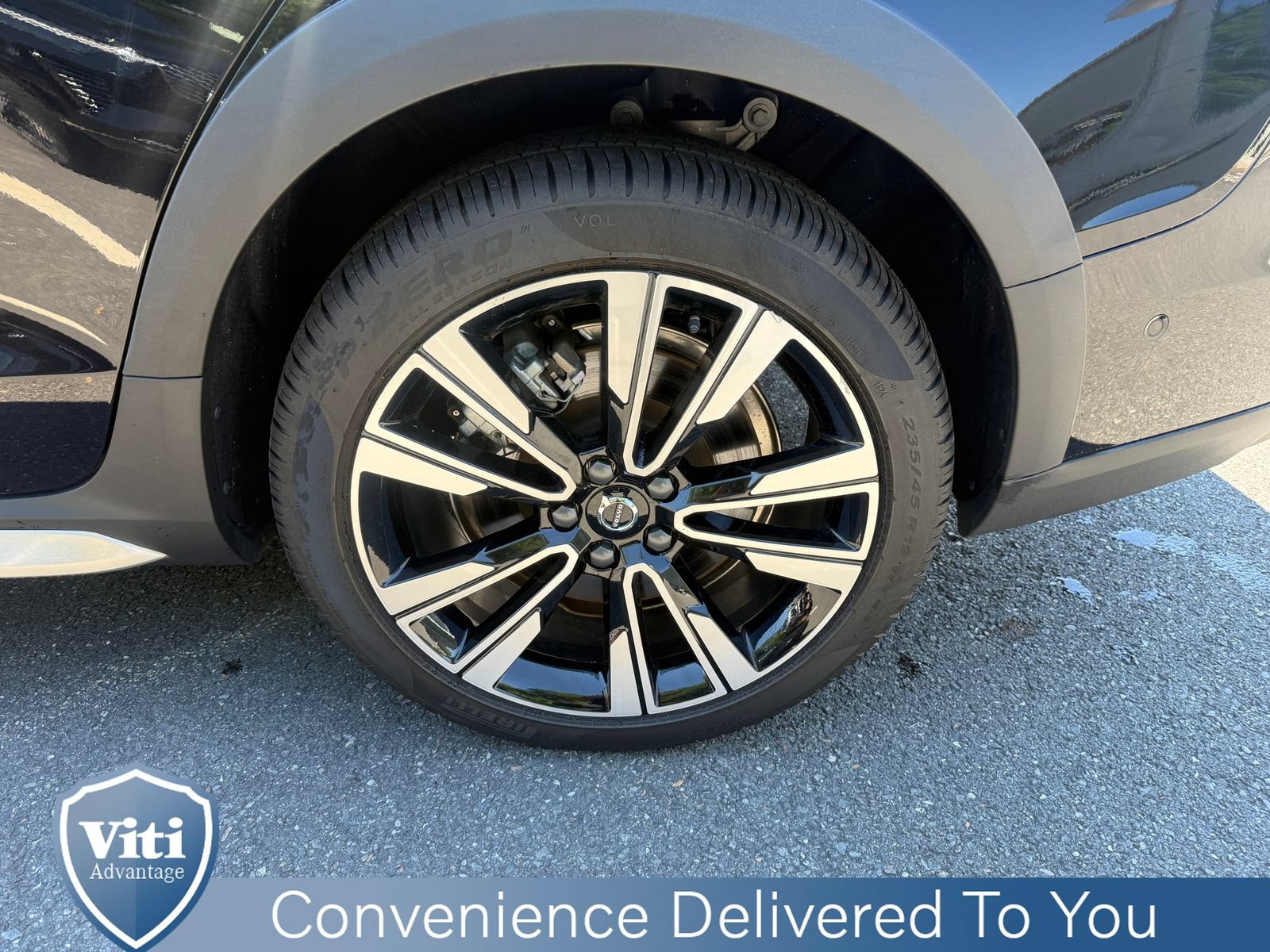 Certified 2025 Volvo V60 B5 Cross Country Ultra w/ Protection Package Premier AWD/4WD image 13