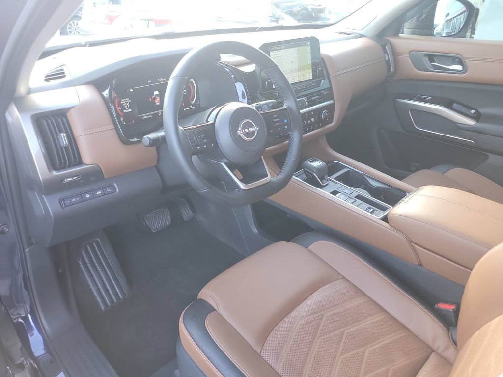 Used 2025 Nissan Pathfinder Platinum w/ Cargo Package image 18
