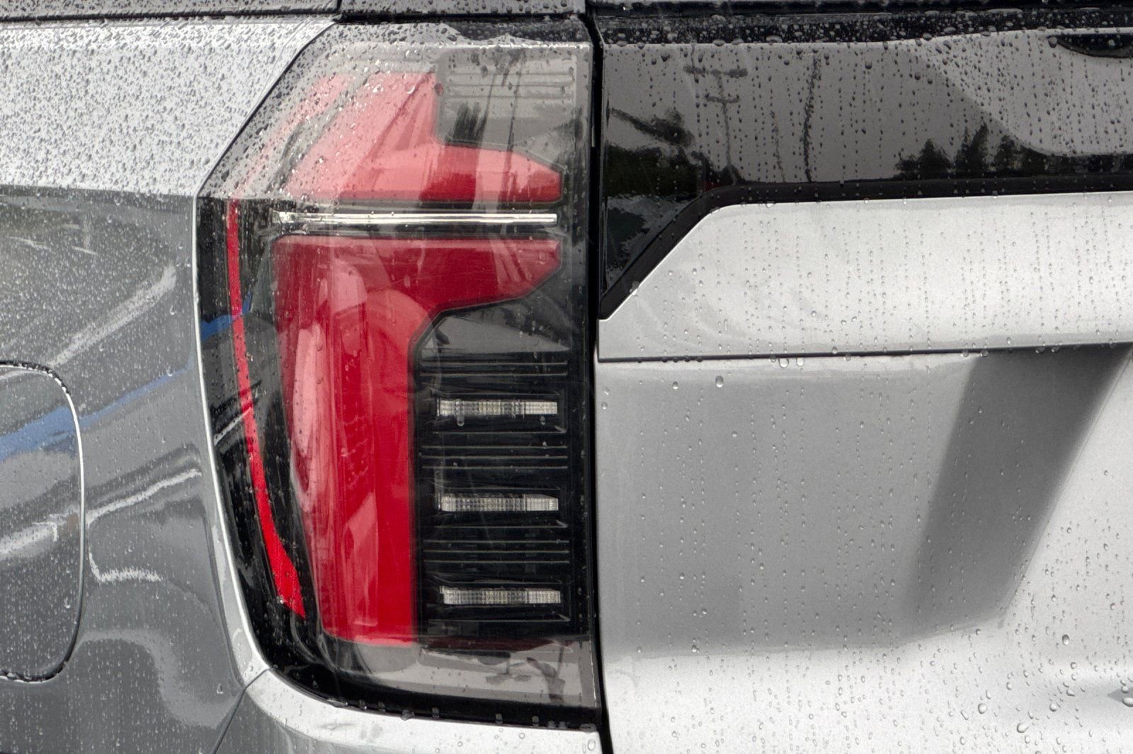 Used 2025 Chevrolet Suburban Z71 AWD/4WD image 42