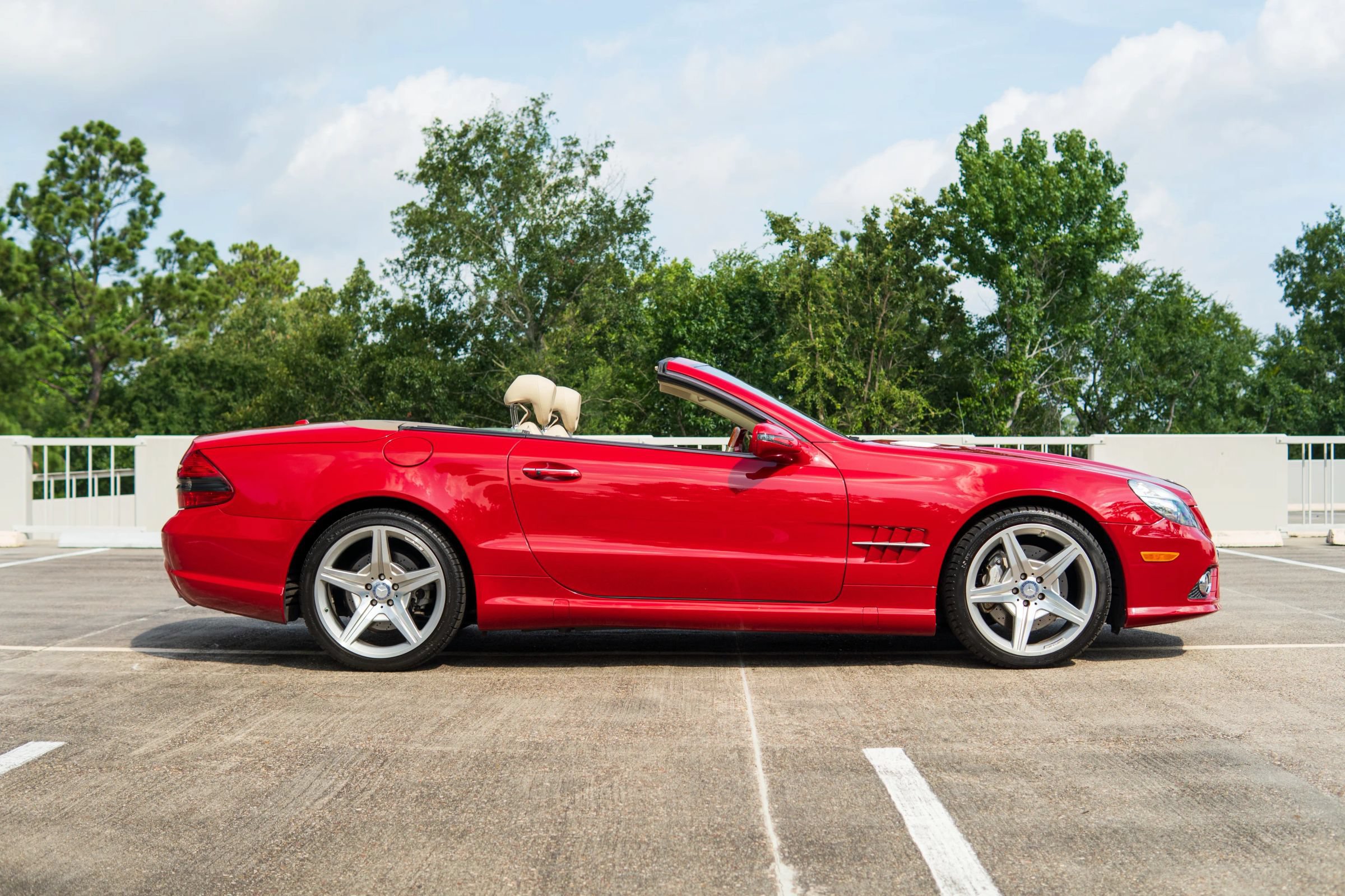 Used 2011 Mercedes-Benz SL 550 image 12