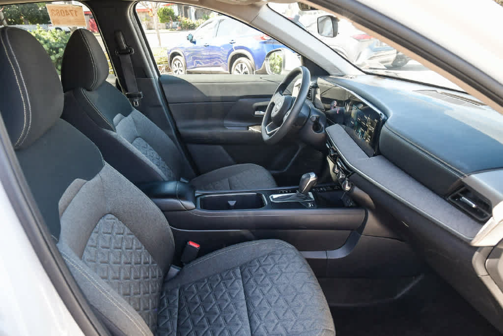 Used 2025 Nissan Kicks SV FWD image 14