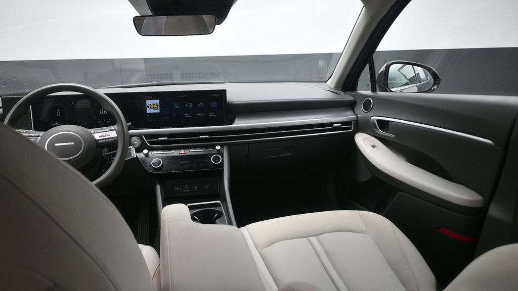 Used 2025 Hyundai Sonata SEL FWD image 19