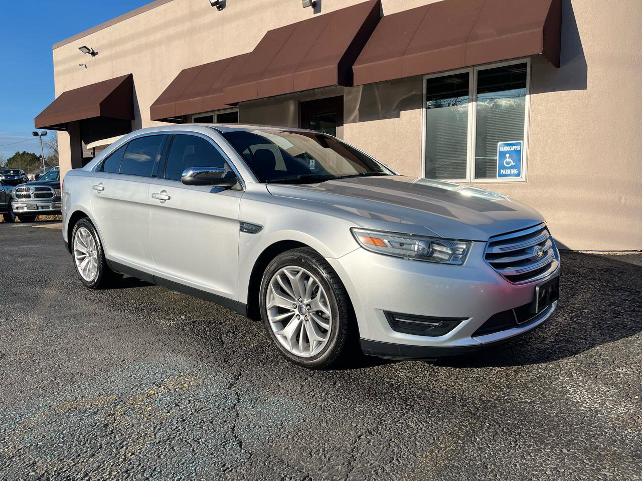 Used 2014 Ford Taurus Limited image 3