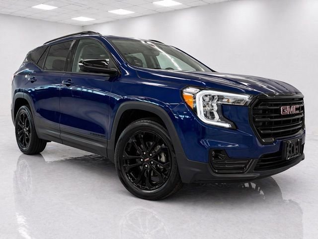 Used 2022 GMC Terrain SLT w/ Infotainment Package II AWD/4WD image 3