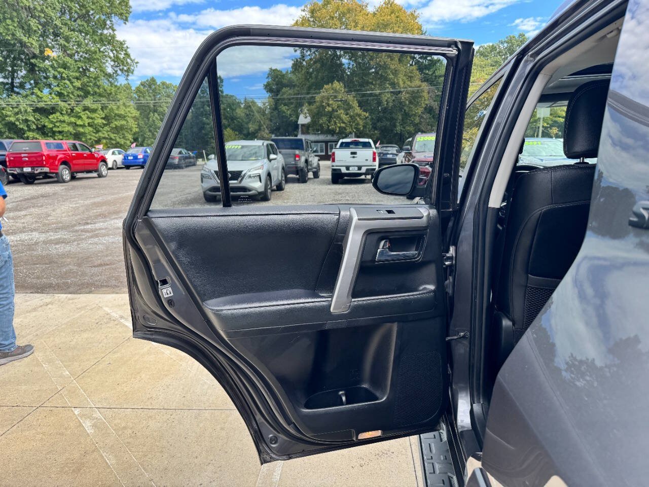 Used 2021 Toyota 4Runner SR5 Premium w/ Moonroof Package AWD/4WD image 19