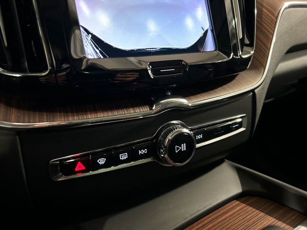 Certified 2024 Volvo XC60 B5 Plus w/ Climate Package image 18