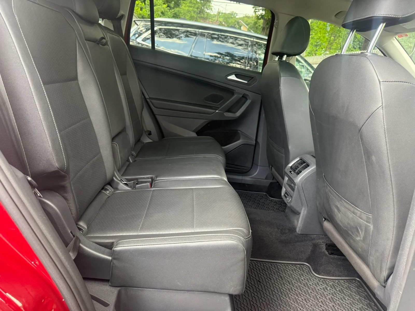 Used 2020 Volkswagen Tiguan SE w/ Panoramic Sunroof Package AWD/4WD image 11