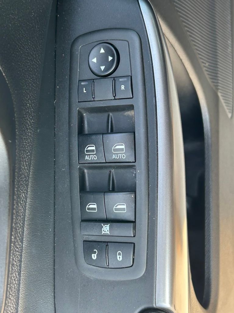 Used 2021 Jeep Cherokee Latitude Lux FWD image 23