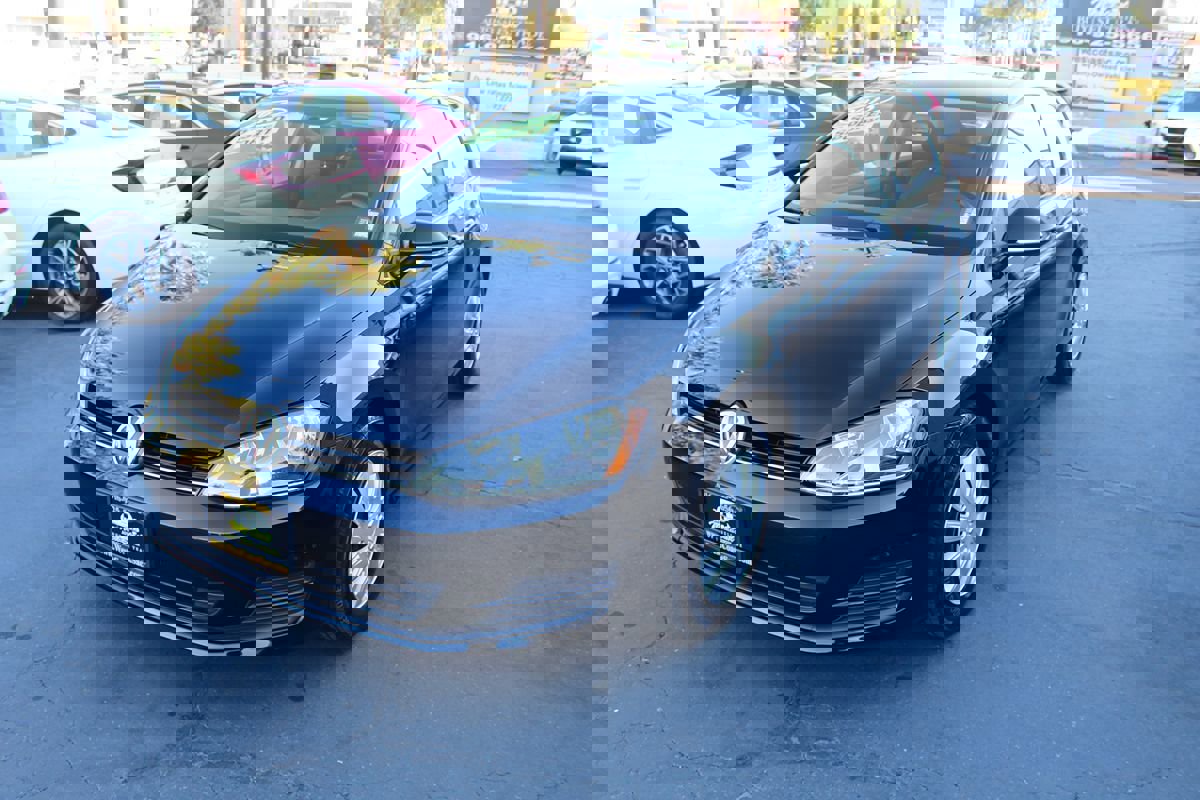 Used 2015 Volkswagen Golf Launch Edition image 4