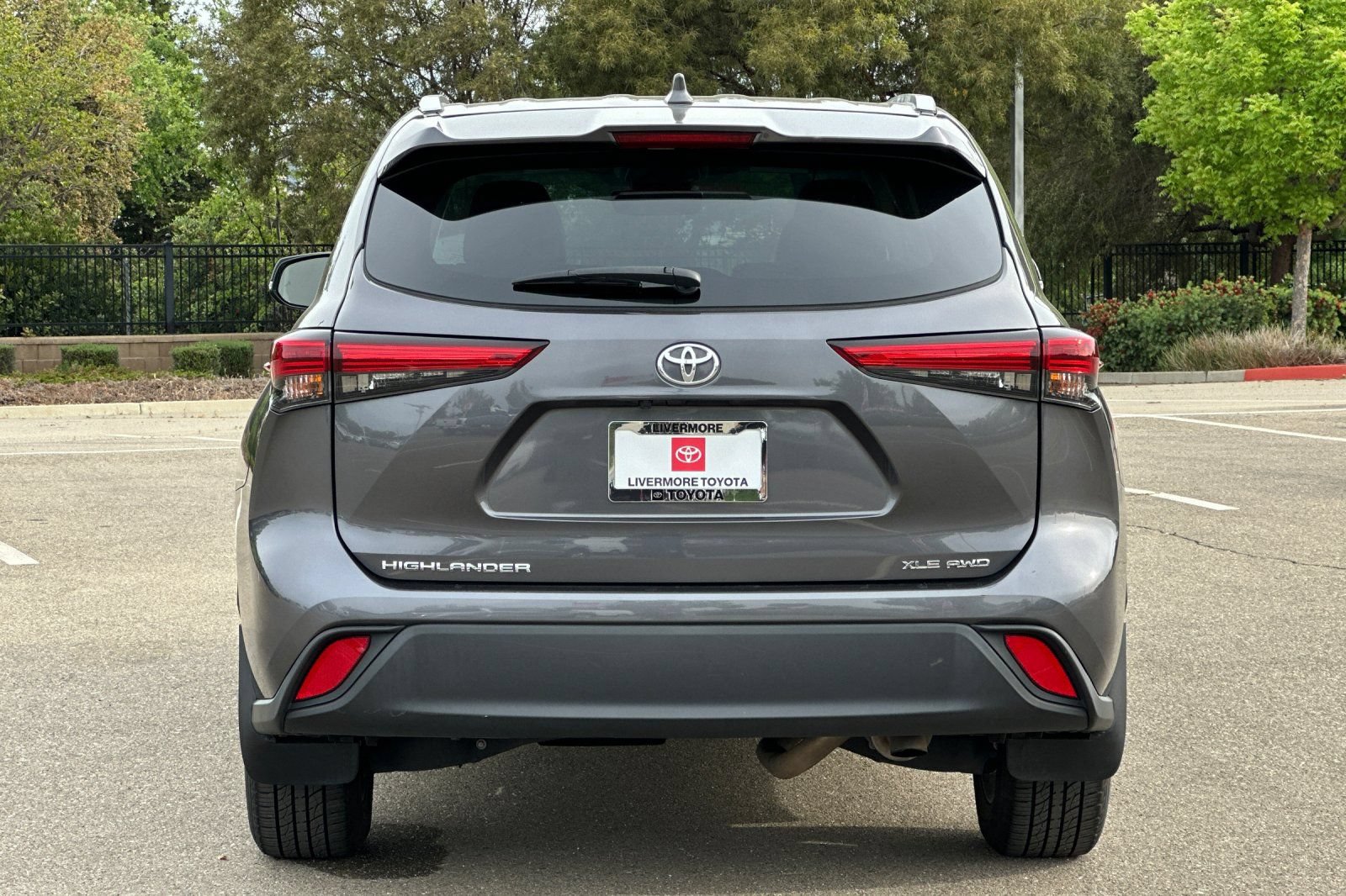 Used 2023 Toyota Highlander XLE AWD/4WD image 5