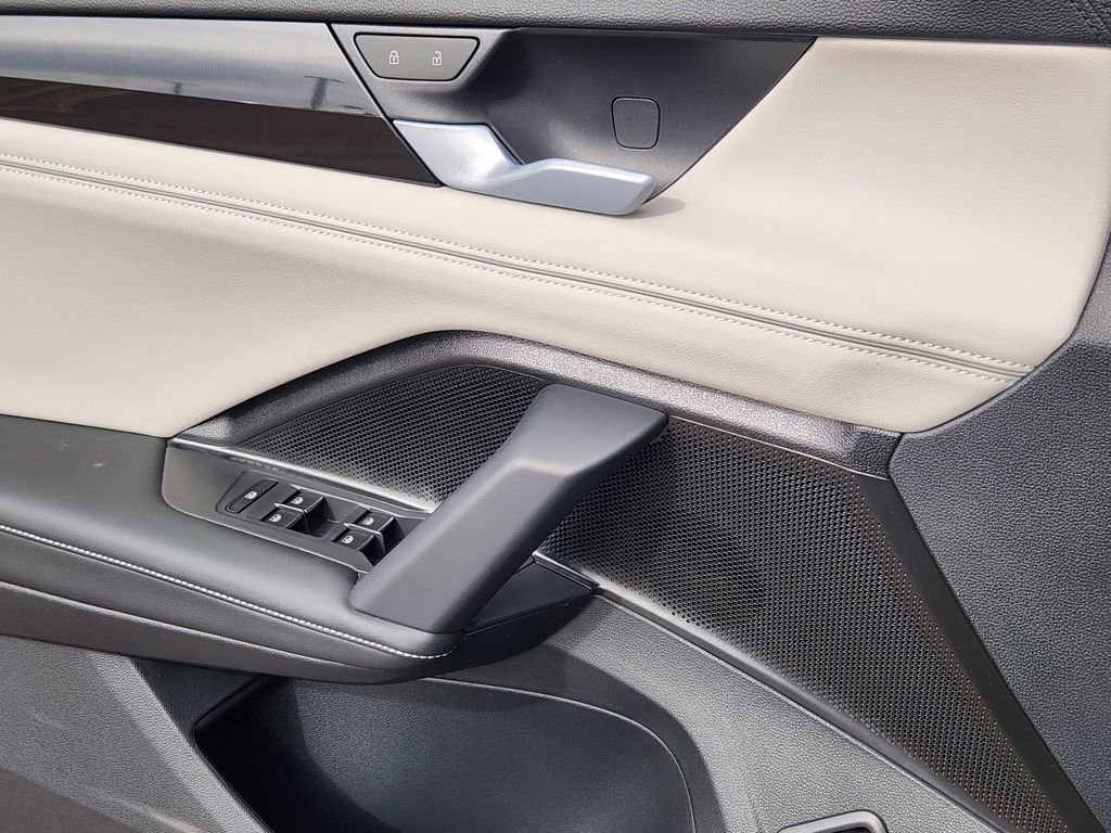 New 2026 Volkswagen Tiguan SEL R-Line image 13